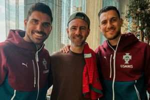 Miguel Layún con Ruben Neves y Diogo Dalot en el hotel de concentración de Portugal | INSTAGRAM: @miguel_layun