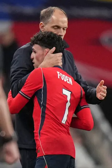 Phil Foden abrazando a Thomas Tuchel l AP