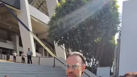 Zague se molesta con aficionado que le dice 'Impresionanti': "¿Quieres que te enseñe?"