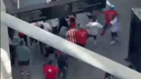 Se armó la pelea en el Clásico Tapatío l CAPTURA