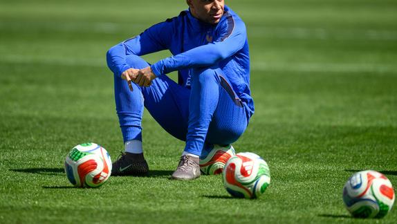 Mbappé en entrenamiento con la Selección de Francia en la Fecha FIFA | AP