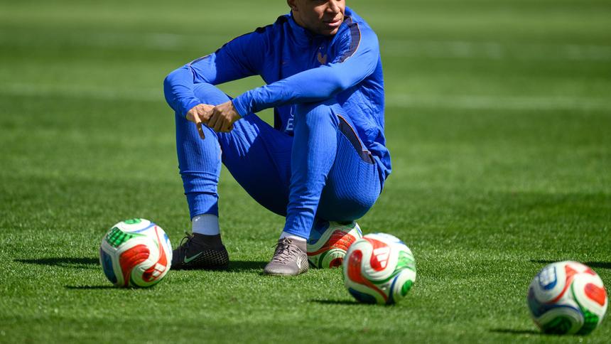 Mbappé en entrenamiento con la Selección de Francia en la Fecha FIFA | AP