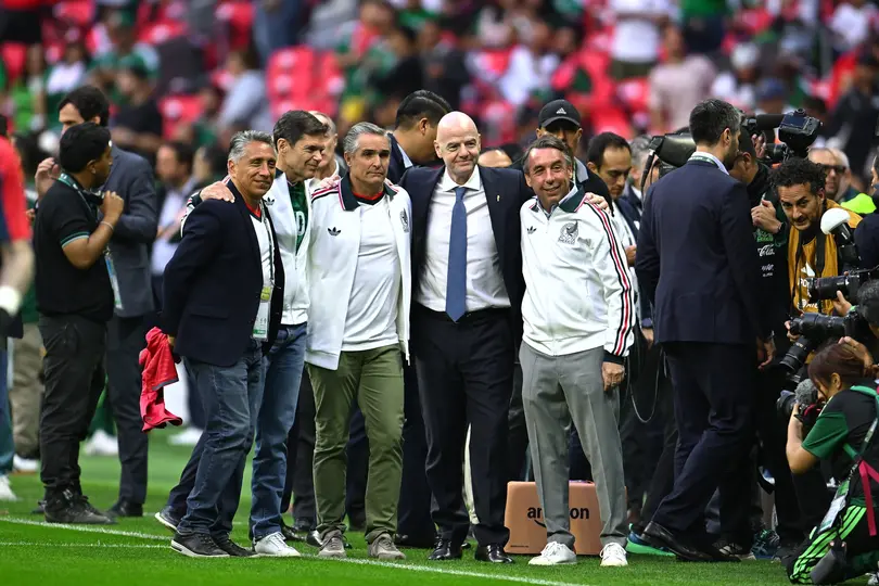 Manuel Negrete, Gianni Infantino y Emilio Azcárraga durante la reapertura del Estadio Azteca | MEXSPORT