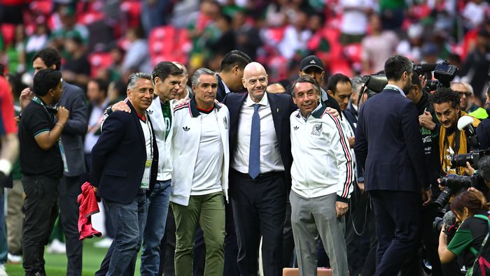 Manuel Negrete, Gianni Infantino y Emilio Azcárraga durante la reapertura del Estadio Azteca | MEXSPORT