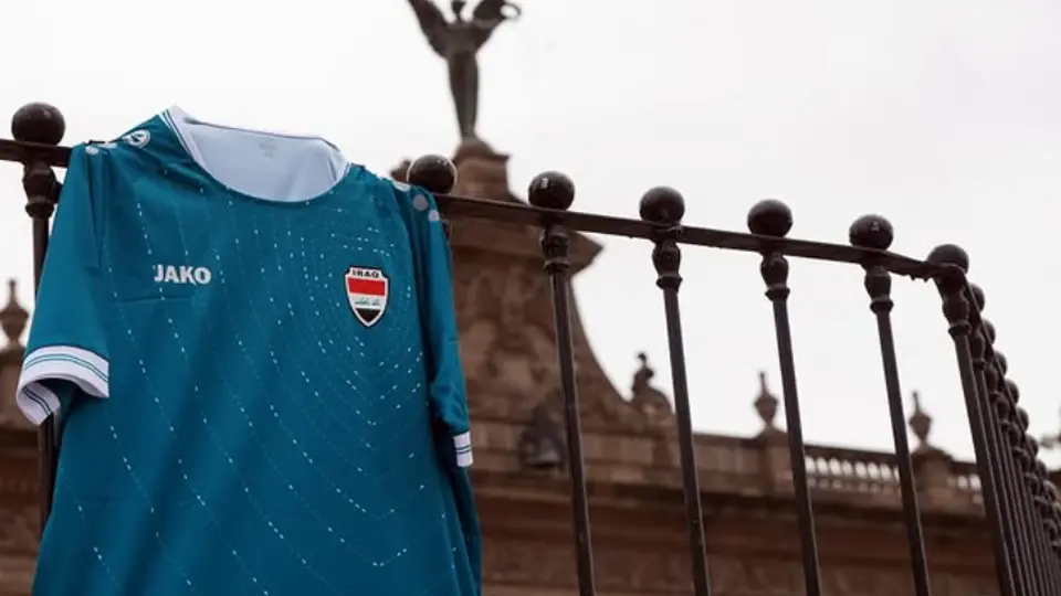 Playera de Irak posa sobre la Macroplaza l INSTA: @iraqnt_en