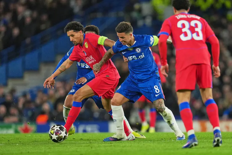 Enzo Fernández jugando con Chelsea l AP