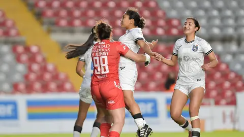 Marta Alemany, arquera de Querétaro, tras atajar penalti a Bravas en el Clausura 2026 | IMAGO7