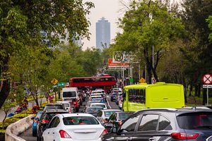 Hoy No Circula lunes 13 de abril de 2026 en CDMX y Edomex qué autos descansan