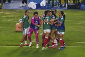 Jugadoras de la Selección Mexicana felicitan a Greta Espinoza en el amistoso contra Brasil | IMAGO 7