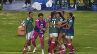 Jugadoras de la Selección Mexicana felicitan a Greta Espinoza en el amistoso contra Brasil | IMAGO 7
