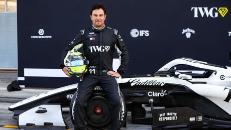 Checo Pérez, sorprendido por competir con Aston Martin en su regreso a la F1