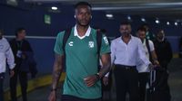 Stiven Barreiro en su llegada a un partido con León en la Liga MX | IMAGO 7