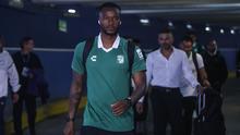Stiven Barreiro en su llegada a un partido con León en la Liga MX | IMAGO 7