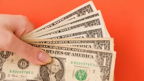 ¿Comprarás dólares este jueves 30 de abril? Así amanece el peso mexicano