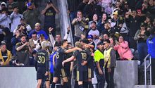 Jugadores del LAFC lograron romper el cero ante Toluca | MEXSPORT
