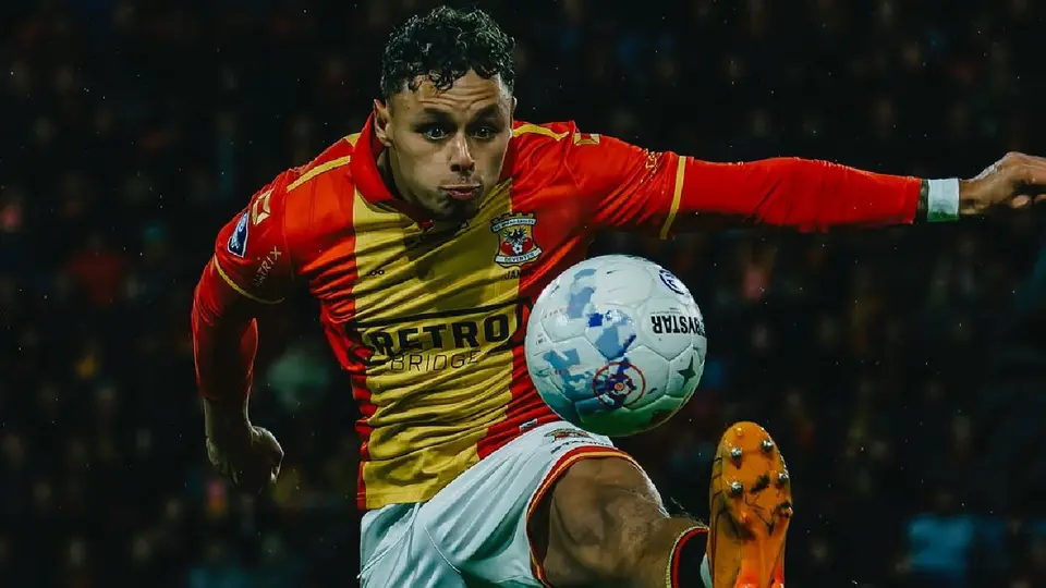 El ingreso de Dean James abrió la puerta a la polémica de alineaciones indebidas | X @TimnasXtra
