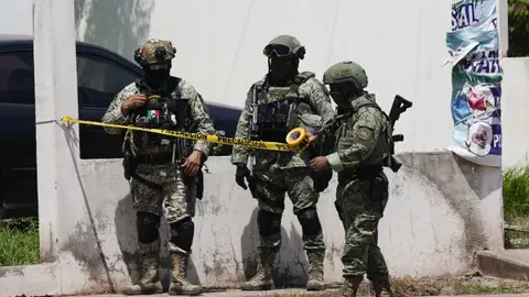 Autoridades de Estados Unidos acusan a funcionarios mexicanos de presuntos vínculos con el Cártel de Sinaloa en una red de narcotráfico internacional./ AP