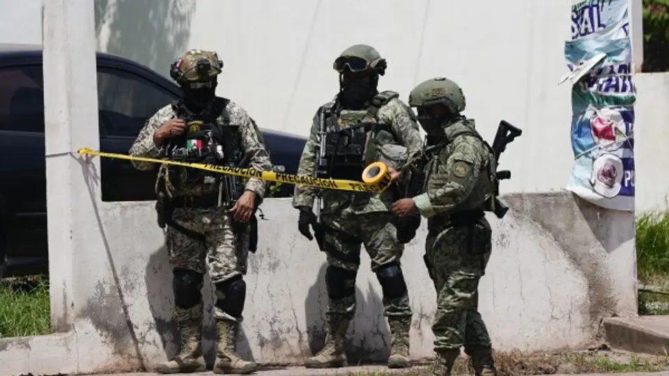 Autoridades de Estados Unidos acusan a funcionarios mexicanos de presuntos vínculos con el Cártel de Sinaloa en una red de narcotráfico internacional./ AP
