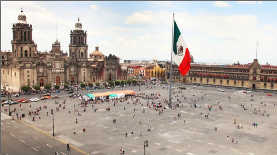 La alta cantidad de gente en la CDMX influye para que el suelo se hunda constantemente / Especial
