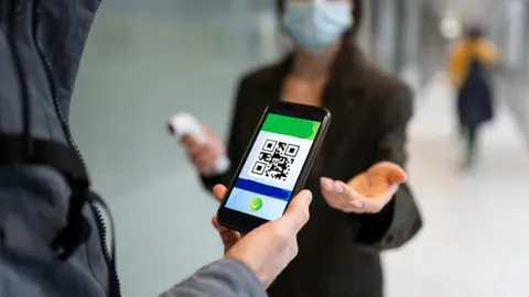 ¿Escaneas códigos QR? SSPC lanza alerta por estafas digitales en México
