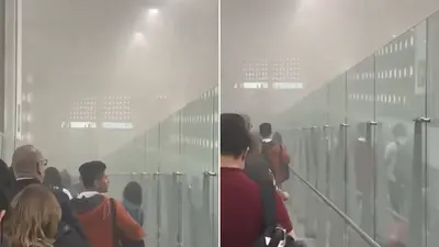 Momentos de tensión en el AICM por presencia de humo en zona de abordaje / VIDEO