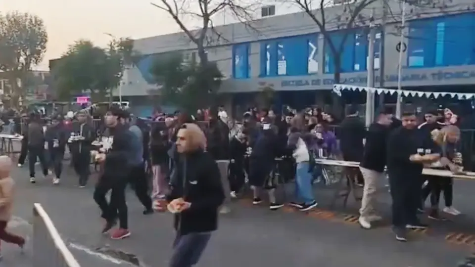 VIDEO: Argentina buscaba el récord del sándwich más largo del mundo… pero se lo comen antes