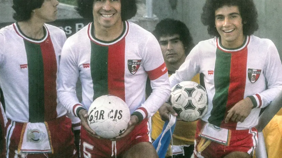 Arturo Vázquez, Guillermo Mendizábal y Hugo Sánchez con México en el Mundial de 1978 l X:UniformesSelec1