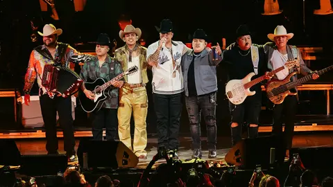 Grupo Firme atraviesa un momento difícil tras el fallecimiento de una persona cercana a uno de sus vocalistas. / FB @GrupoFirmeOficial