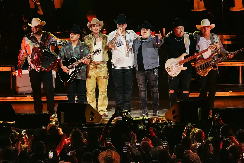 Grupo Firme atraviesa un momento difícil tras el fallecimiento de una persona cercana a uno de sus vocalistas. / FB @GrupoFirmeOficial