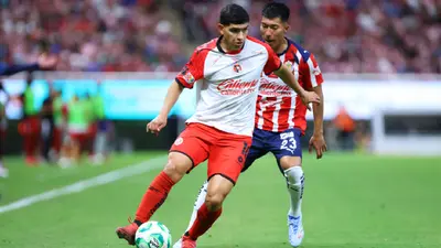 ¿Chivas cederá a Yael Padilla y dinero por Kevin Castañeda?