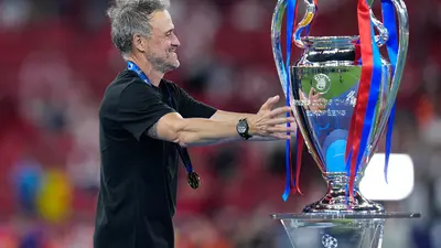 Luis Enrique se mete a la selecta lista de entrenadores tricampeones en la Champions League