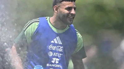 Alexis Vega aprueba abucheos de la afición y lanza mensaje: “Queremos jugar bien y gustarle a la gente”