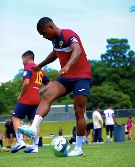 Douglas Costa l X:wijors