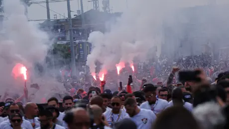 ¡Invasión parisina en Budapest! Ultras del Paris Saint-Germain se hacen sentir en Hungría