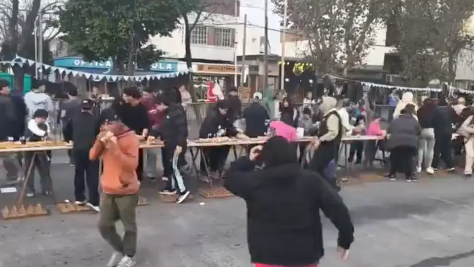Argentina buscaba romper el récord del sándwich más largo del mundo pero no lo consiguió / Especial