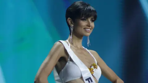 Francias dice que seguirá pegado a sus valores por lo que no continuará en el concurso / FB: @MissUniverse