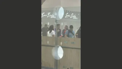 Videos y fotografías compartidos en redes sociales mostraron una nube de humo. / RS