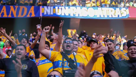 ¡Máxima seguridad! Los Libres y Lokos llegaron escoltados al Estadio Nemesio Diez