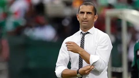 Sabri Lamouchi, técnico de la selección de Túnez | AP