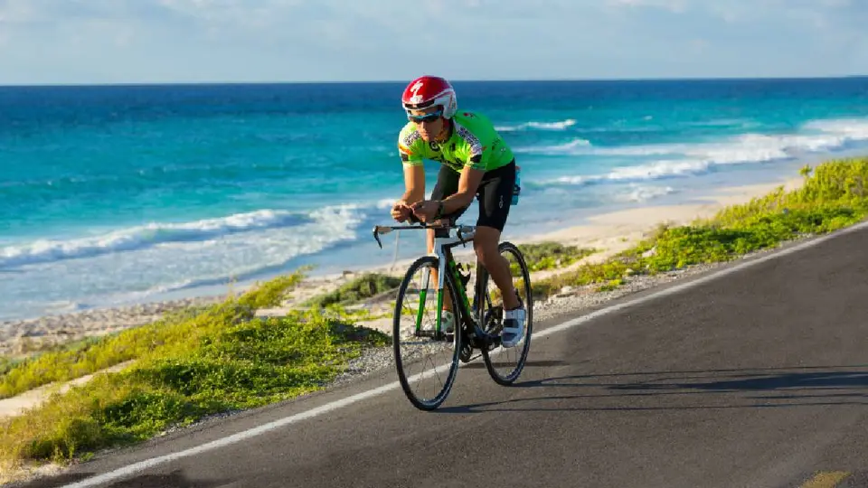 Cozumel, la isla del deporte en el Caribe Mexicano: arrecifes, ciclismo y eventos de talla mundial