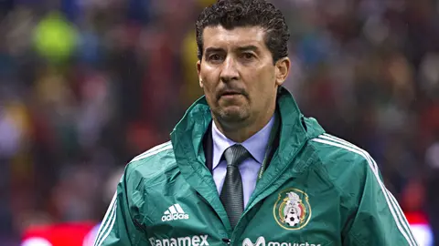 Chepo de la Torre, en 2013, con Selección Mexicana | IMAGO7