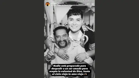 El cantante compartió una fotografía con un mensaje junto a su padre. / @abluna_firme