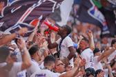 ¡Lamentable! Aficionados del Arsenal y PSG protagonizan violenta riña en Budapest