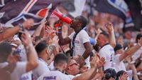 ¡Lamentable! Aficionados del Arsenal y PSG protagonizan violenta riña en Budapest