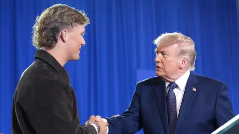 Jaxson Dart y Donald Trump | AP