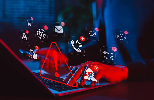 Redes sociales y aplicaciones de mensajería son algunos de los medios utilizados para difundir vacantes falsas. / iStock
