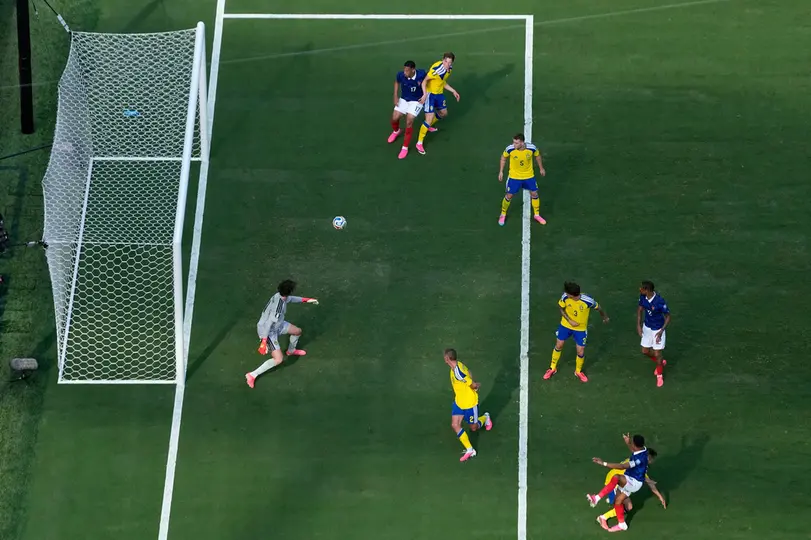 Otra perspectiva del gol de Mbappé | AP