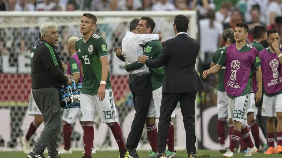 Juan Carlos Osorio celebrando el triunfo de México ante Alemania 2018 | MEXSPORT