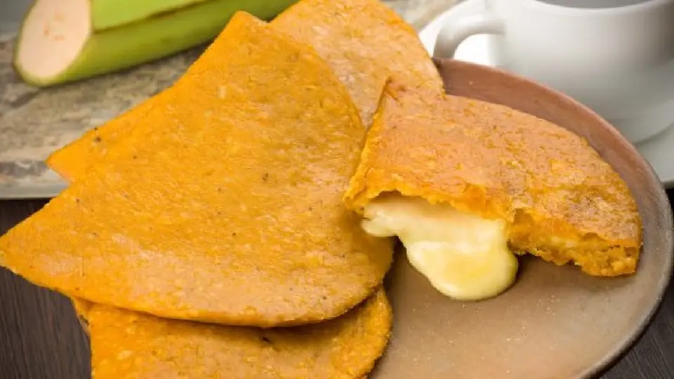 Preparadas con plátano verde, las "mamaditas" pueden rellenarse de queso, carne o pollo. / Redes.