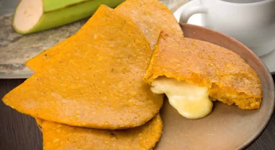 Preparadas con plátano verde, las "mamaditas" pueden rellenarse de queso, carne o pollo. / Redes.